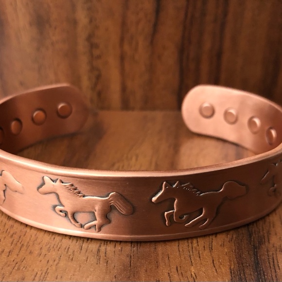 Horse Design Pure Copper Magnetic Bracelet Energy Cuff Bangle - Picture 2 of 2